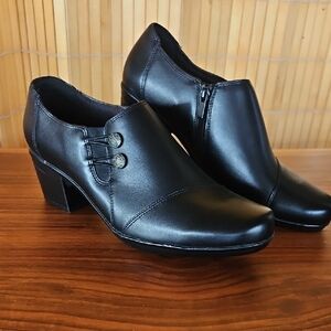 NIB Clarks Heeled Ankle Shoes